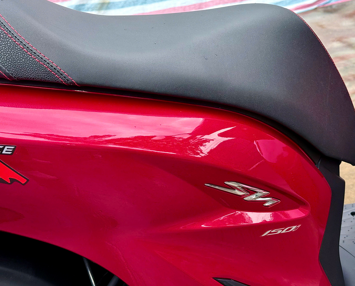 tem Honda Sh150i Ý 2025 màu đỏ tem Honda Sh150i Ý 2025 màu đỏ